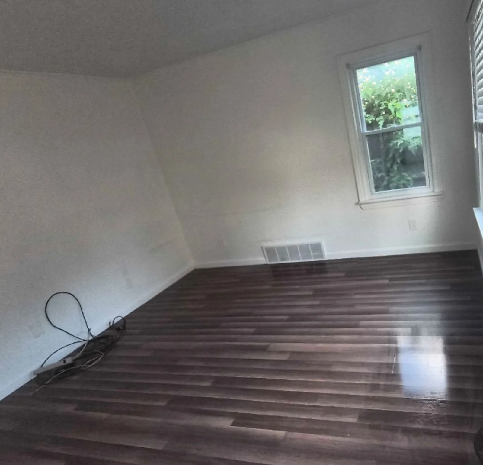 empty room hardwood — cleaned by Verde Luxe Cleaning