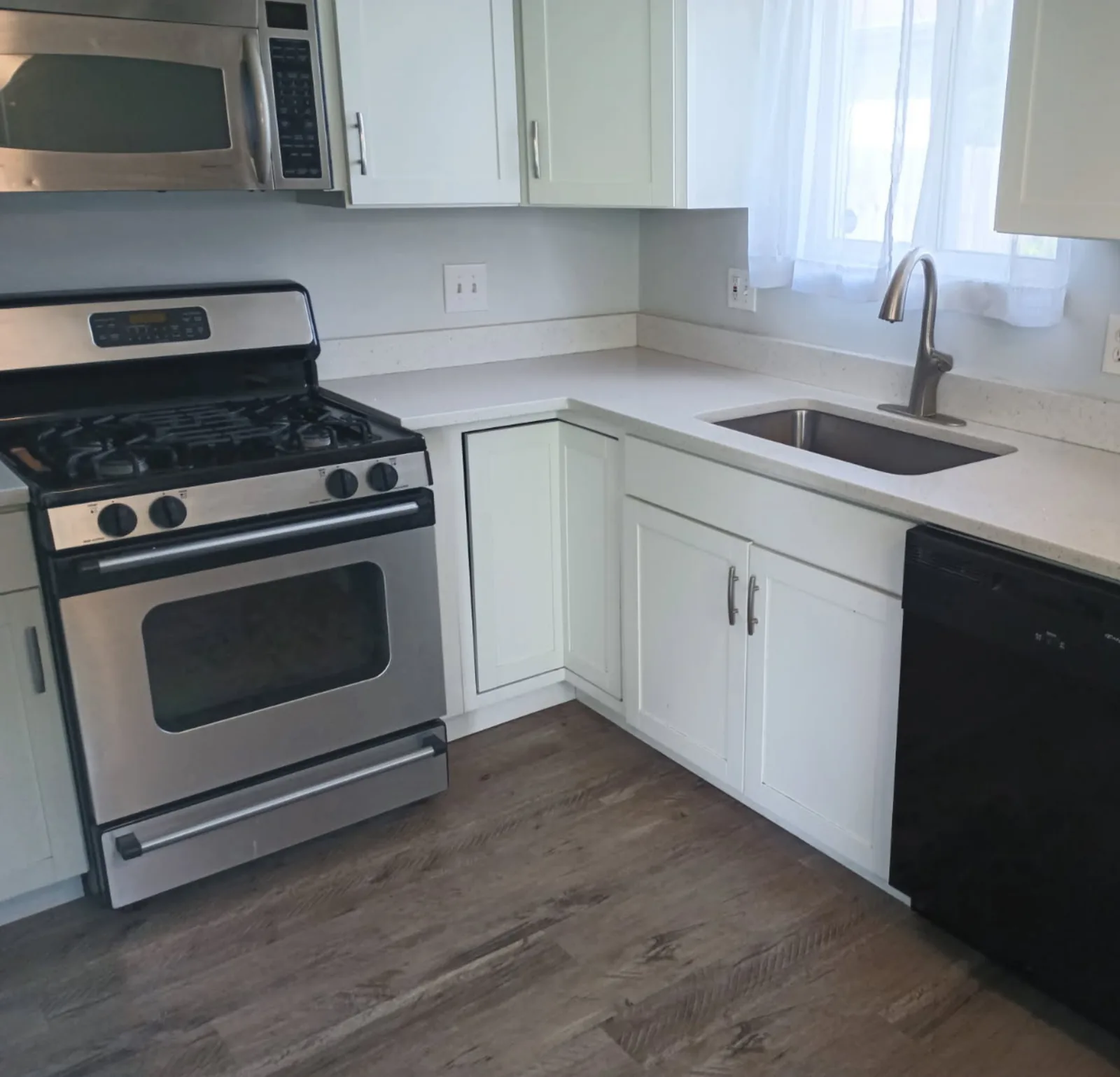 kitchen white gas range — cleaned by Verde Luxe Cleaning