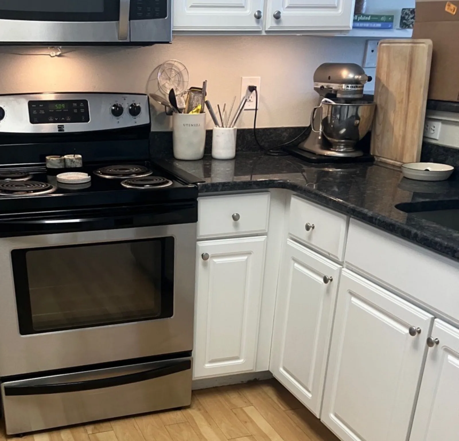 kitchen white stainless range — cleaned by Verde Luxe Cleaning